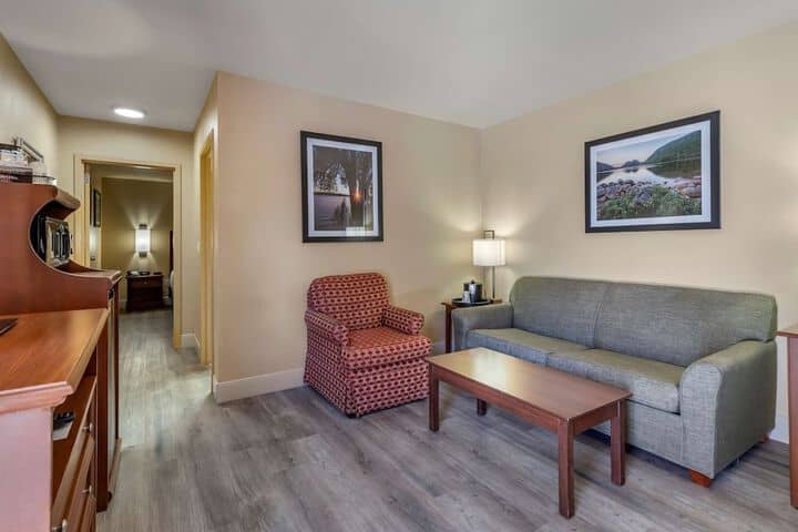 Room 9 of 25