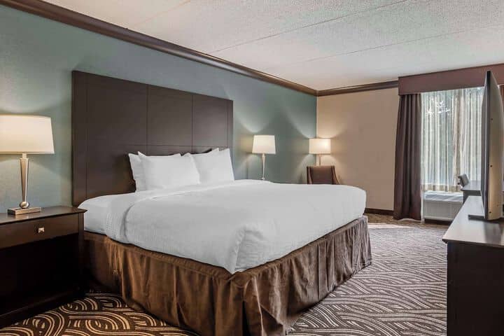 Room 17 of 60