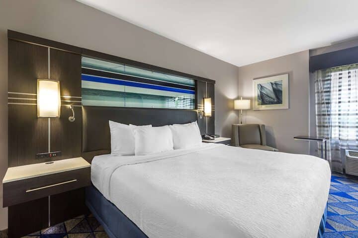 Room 4 of 27