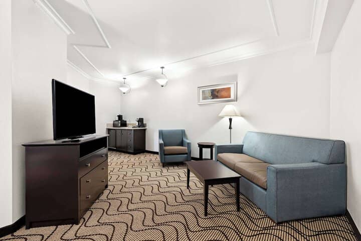 Room 9 of 36