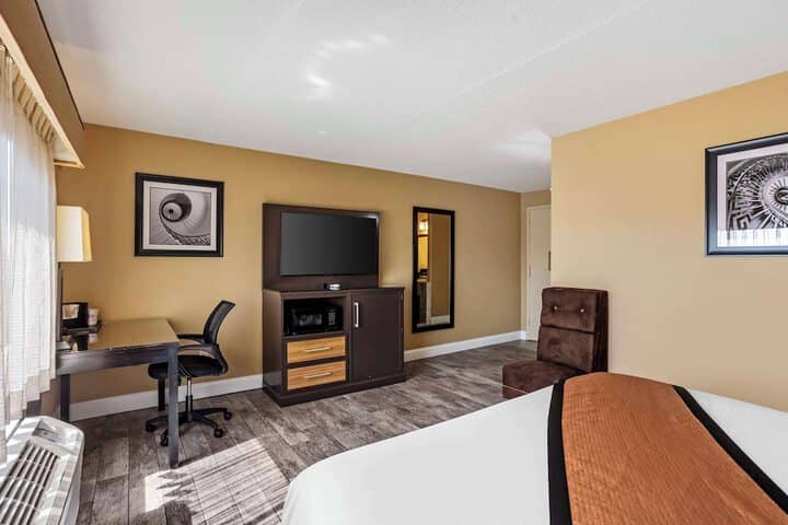 Room 4 of 38