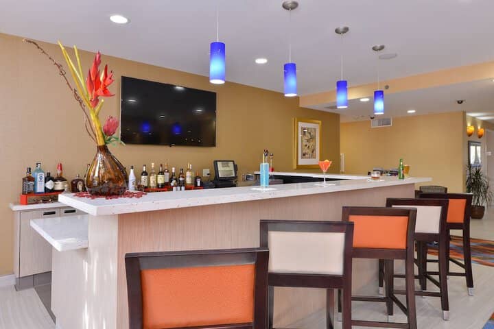 Lounge 36 of 40