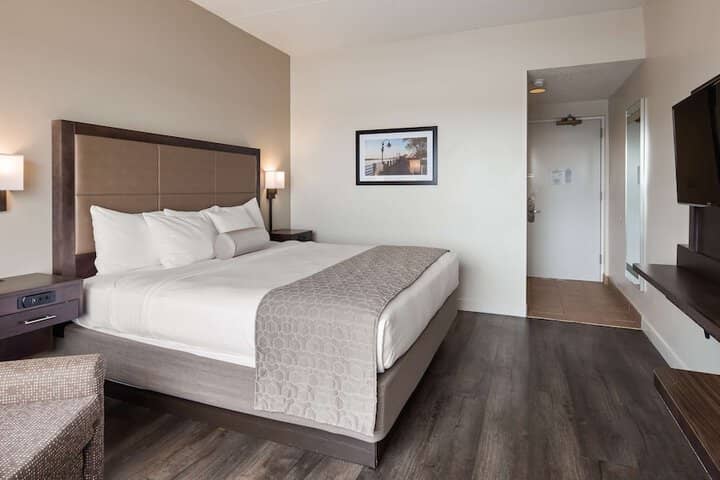 Room 8 of 22