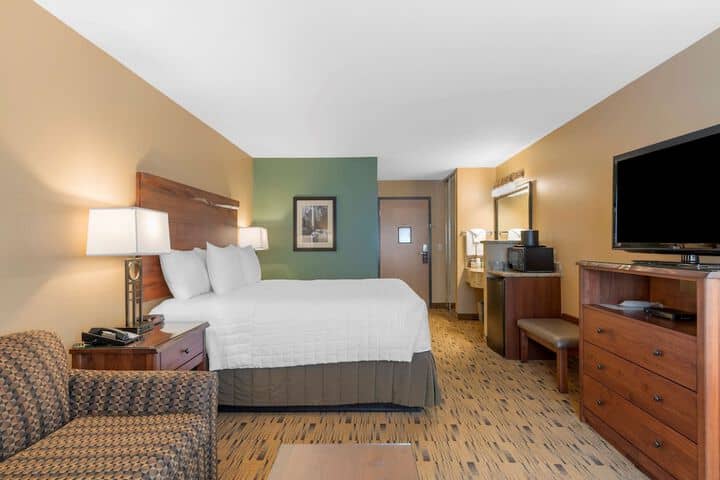 Room 11 of 37