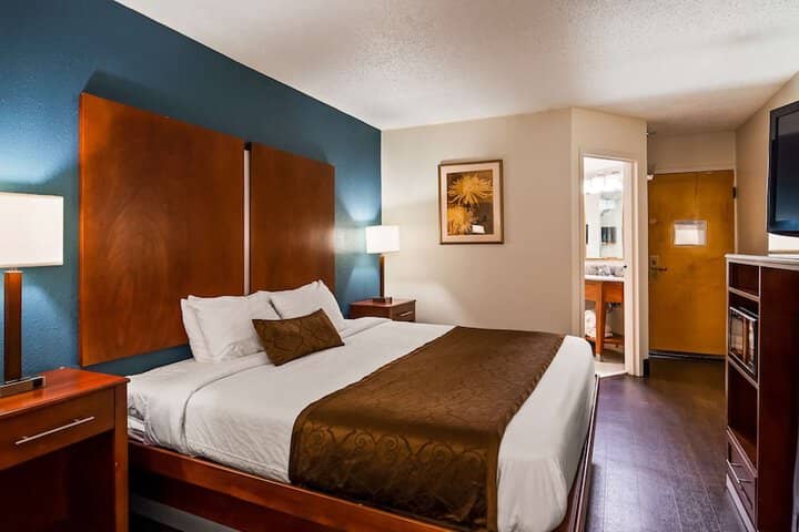 Room 3 of 32