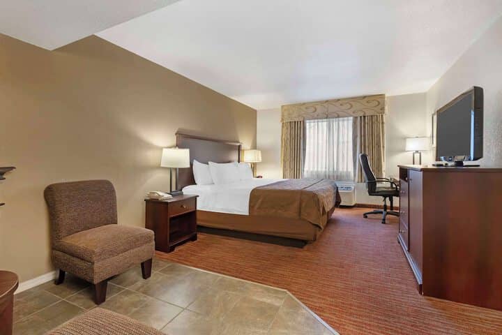 Room 10 of 40