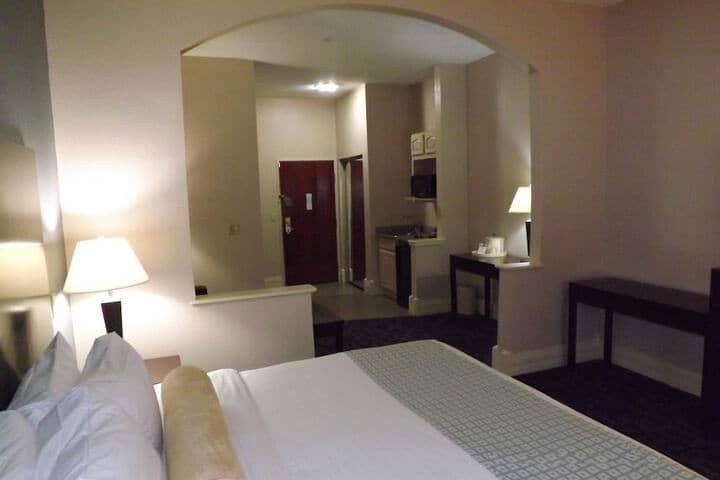 Room 4 of 20