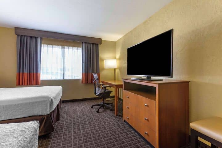 Room 9 of 37