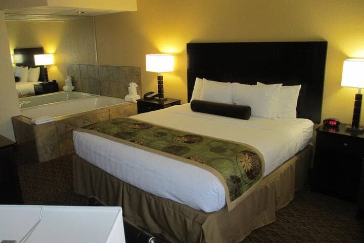 Room 7 of 16