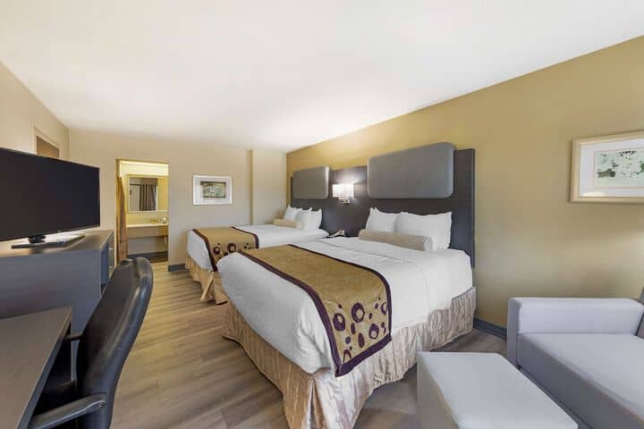 Room 10 of 35