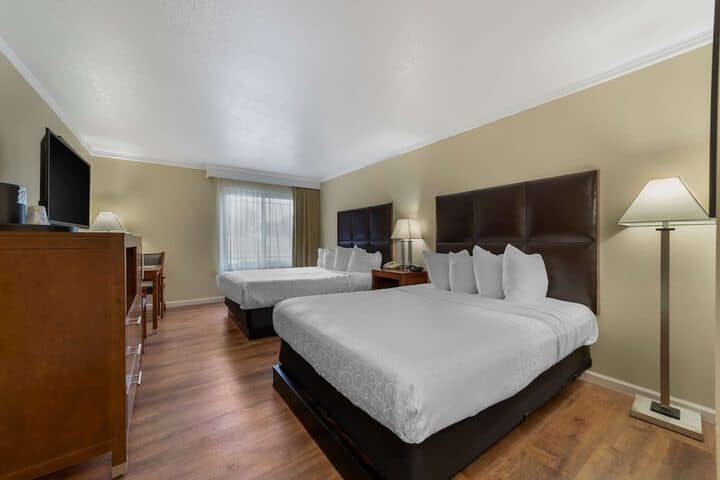 Room 11 of 38