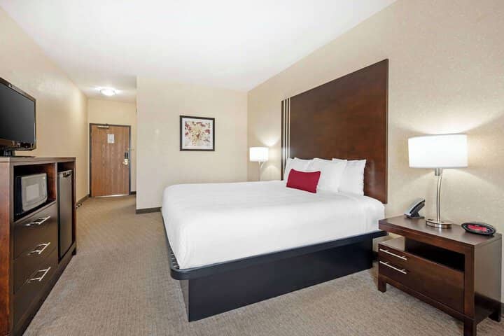 Room 28 of 46
