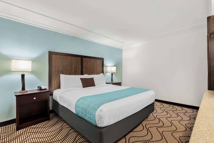 Room 6 of 36
