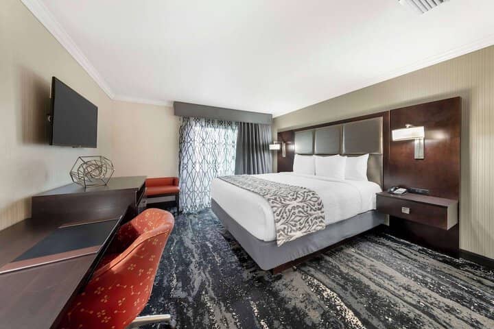 Room 8 of 33